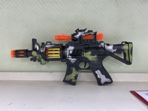 Автомат защитного цвета, свет, звук