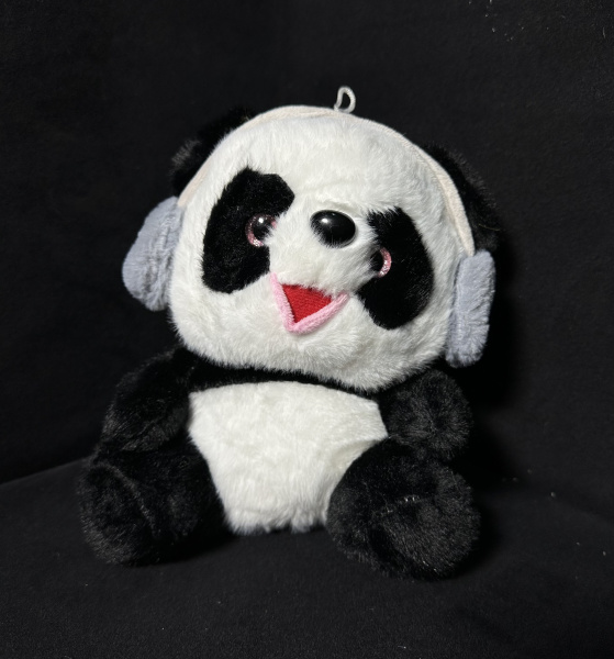 Игрушка мягкая Панда в наушниках 20см